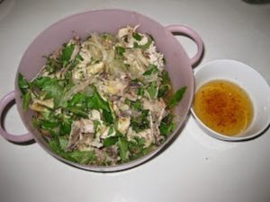 Read more about the article Goi Ga – How to Make Chicken Salad / Vietnamese Bean Sprouts, Sweet Onion and Boiled Chicken Salad