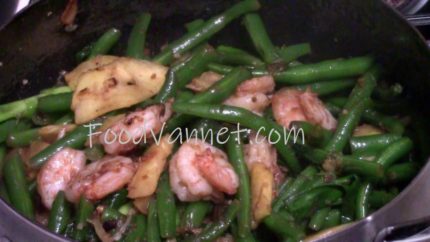 Read more about the article How to Make Stir-Fried Shrimp Green Beans with PIneapples