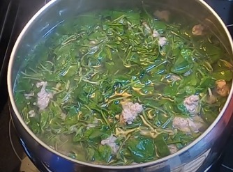 Read more about the article How to Cook Pennywort and Ground Pork Soup without Using Fish Sauce / Canh Rau Ma Thit Xay Khong Co Nuoc Mam